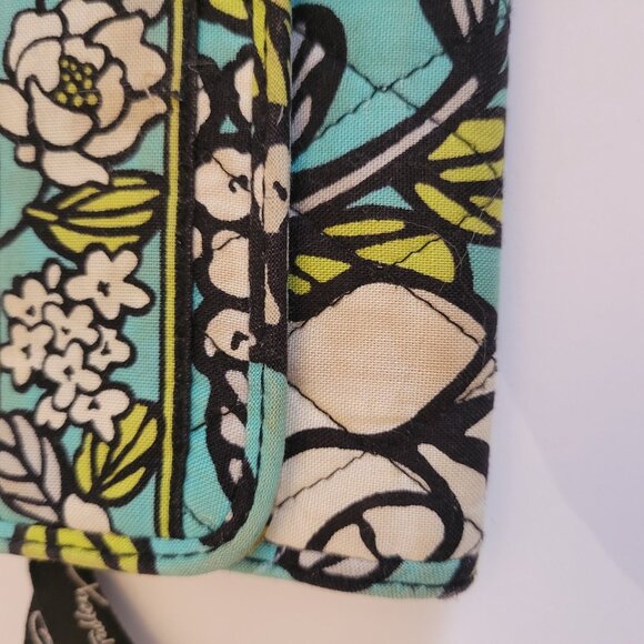 Vera Bradley Floral Wallet With ID Window & Card Slots - Picture 2 of 6